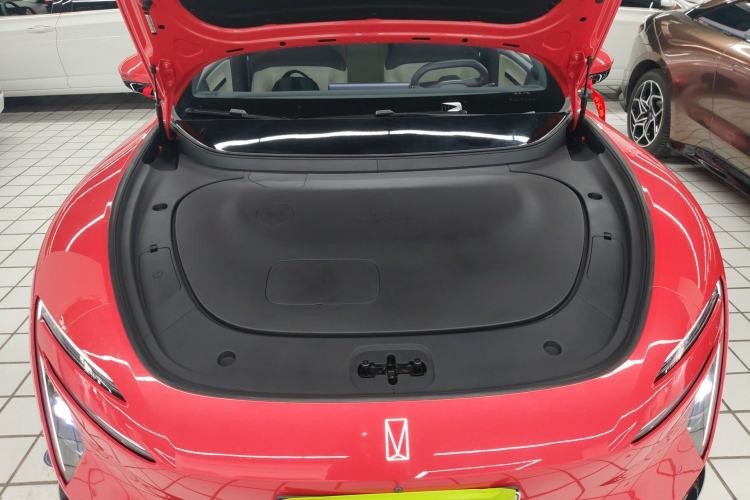 Used Avatr 06 2025 Pro Range-Extended Edition Engine Bay