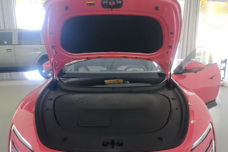Used Avatr 06 2025 Pro Range-Extended Edition Engine Bay