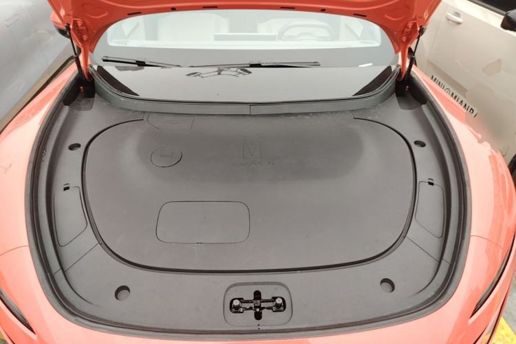 Used Avatr 06 2025 Pro Range-Extended Edition Engine Bay