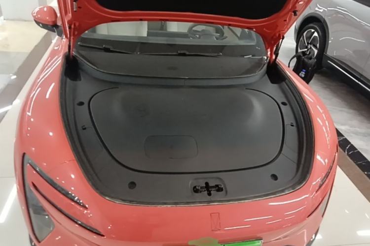 Used Avatr 06 2025 Pro Range-Extended Edition Engine Bay