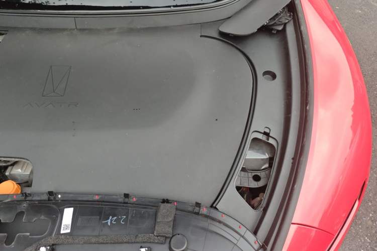 Used Avatr 06 2025 Pro Range-Extended Edition Engine Bay Left