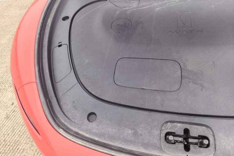 Used Avatr 06 2025 Pro Range-Extended Edition Engine Bay Right
