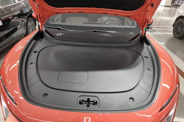 Used Avatr 06 2025 Pro Range-Extended Edition Engine Bay