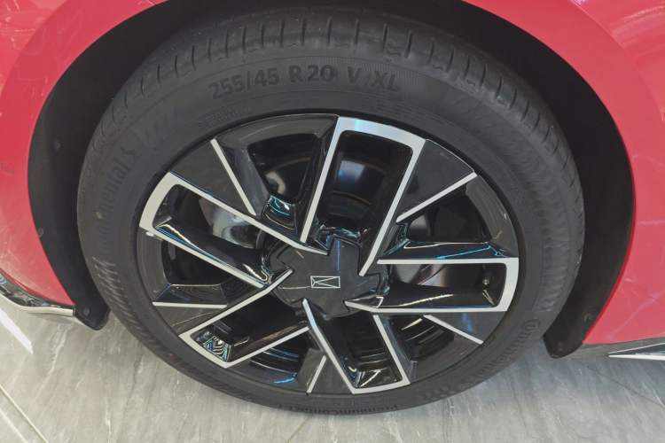 Used Avatr 06 2025 Pro Range-Extended Edition Exterior 3