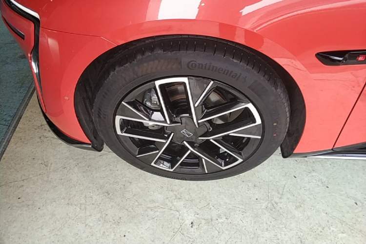 Used Avatr 06 2025 Pro Range-Extended Edition Exterior 4