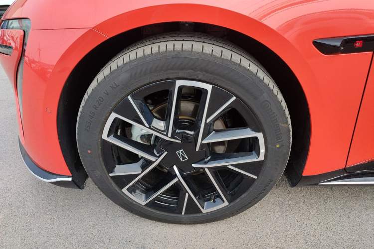 Used Avatr 06 2025 Pro Range-Extended Edition Exterior 4