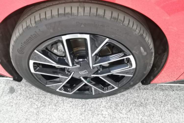 Used Avatr 06 2025 Pro Range-Extended Edition Exterior 4