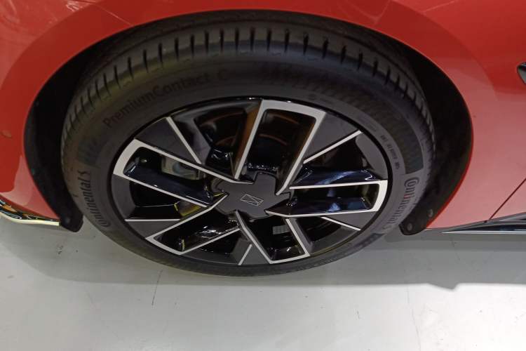 Used Avatr 06 2025 Pro Range-Extended Edition Exterior 4