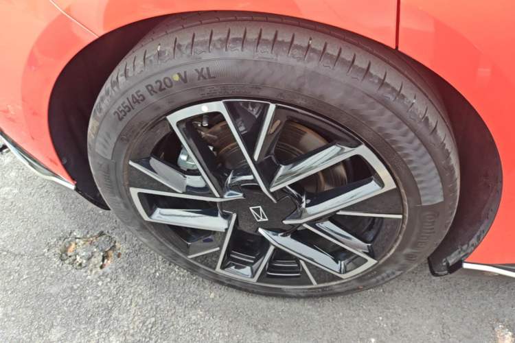 Used Avatr 06 2025 Pro Range-Extended Edition Exterior 5