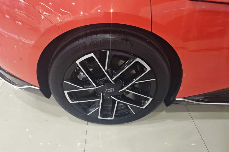 Used Avatr 06 2025 Pro Range-Extended Edition Exterior 5