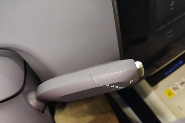 Used Avatr 06 2025 Pro Range-Extended Edition Gear Lever