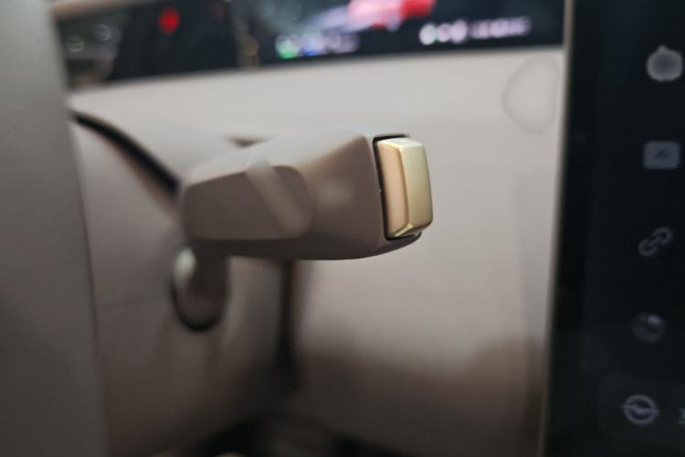 Used Avatr 06 2025 Pro Range-Extended Edition Gear Lever