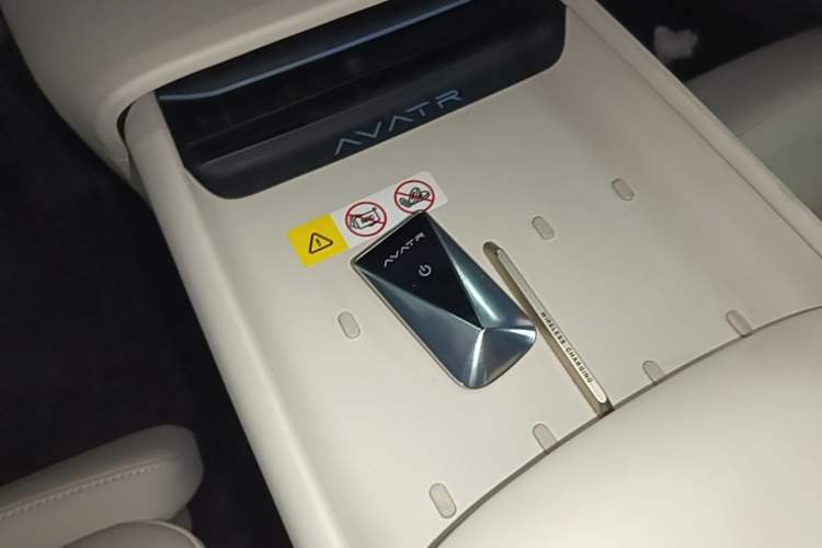Used Avatr 06 2025 Pro Range-Extended Edition Interior 1