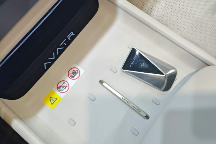 Used Avatr 06 2025 Pro Range-Extended Edition Interior 1