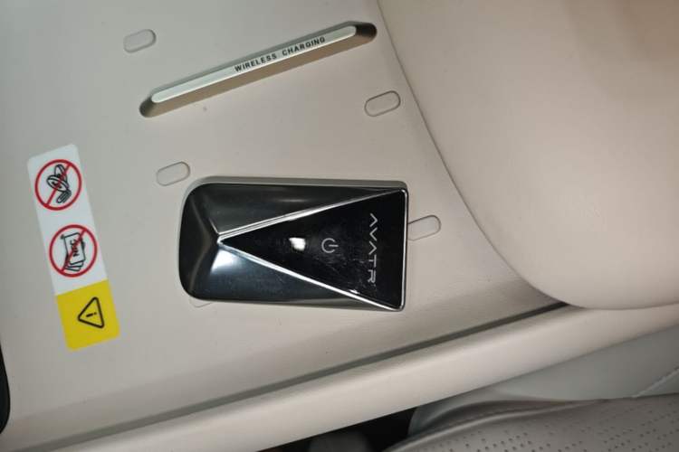 Used Avatr 06 2025 Pro Range-Extended Edition Interior 1