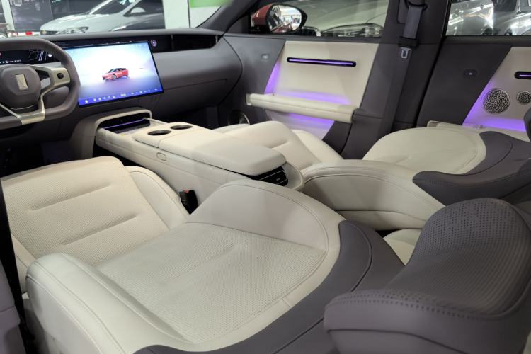 Used Avatr 06 2025 Pro Range-Extended Edition Interior 4