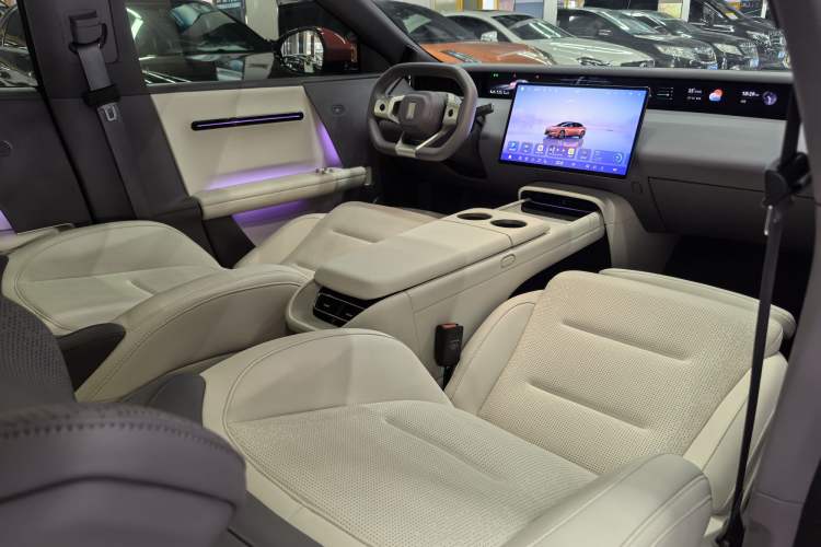 Used Avatr 06 2025 Pro Range-Extended Edition Interior 5