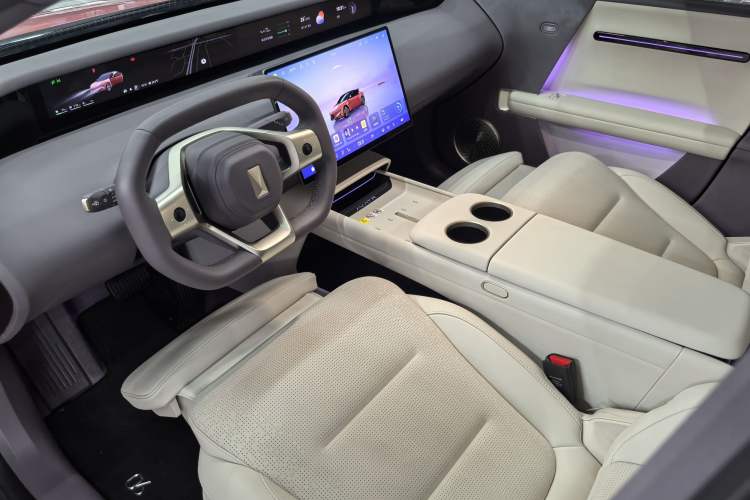 Used Avatr 06 2025 Pro Range-Extended Edition Interior 9