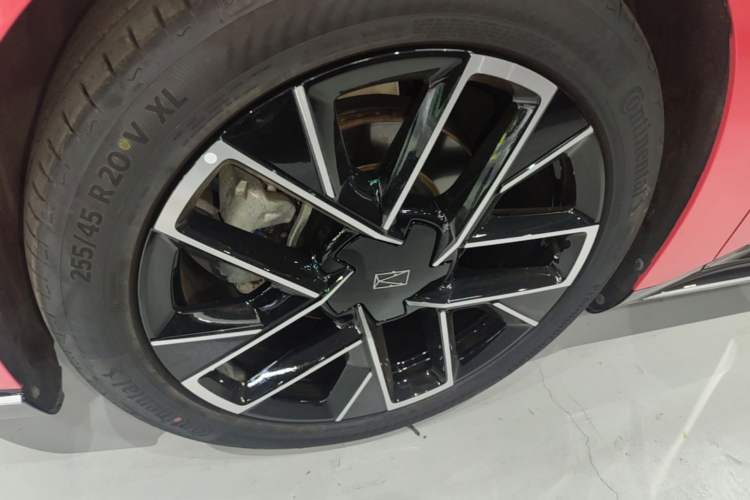 Used Avatr 06 2025 Pro Range-Extended Edition Left Front Wheel Hub