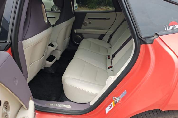Used Avatr 06 2025 Pro Range-Extended Edition Left Rear Seat