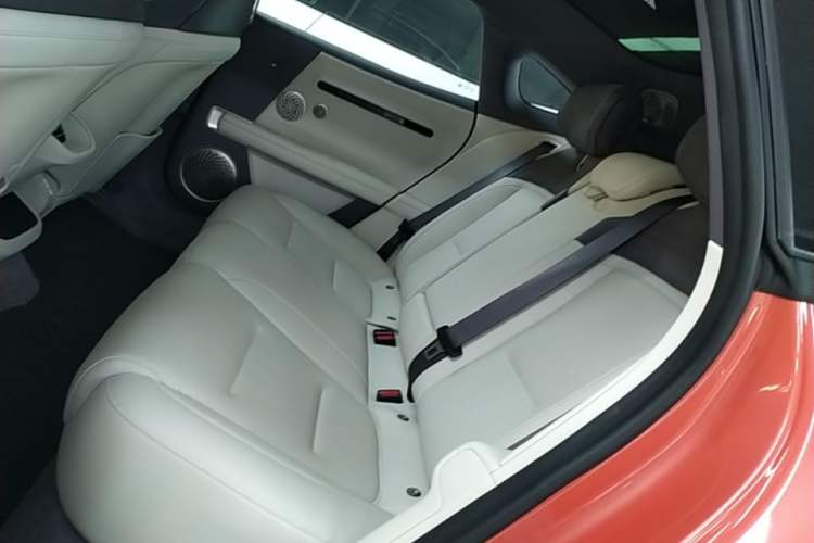 Used Avatr 06 2025 Pro Range-Extended Edition Left Rear Seat