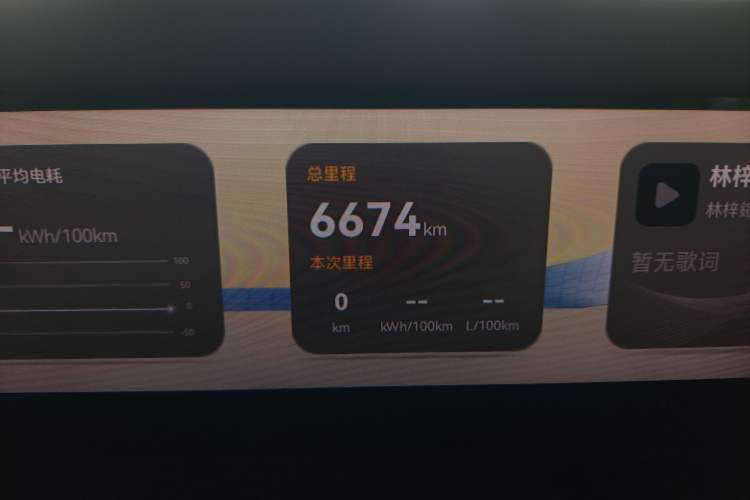 Used Avatr 06 2025 Pro Range-Extended Edition Odometer Close Up