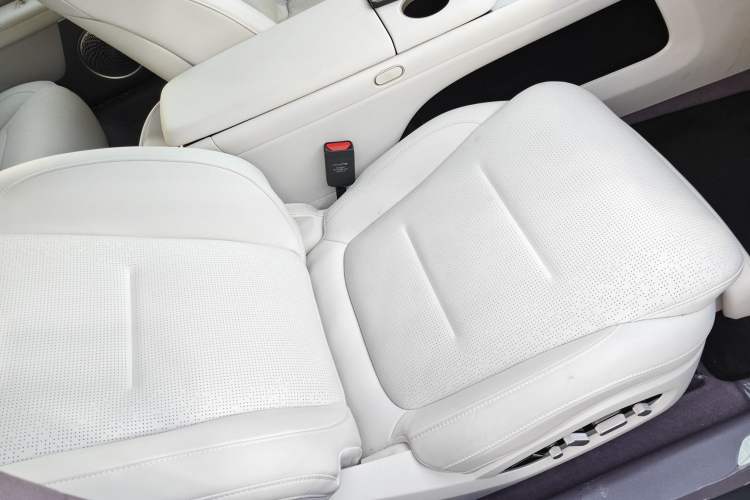 Used Avatr 06 2025 Pro Range-Extended Edition Right Front Seat