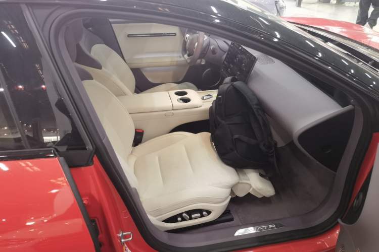Used Avatr 06 2025 Max Extended-Range Edition Right Front Seat