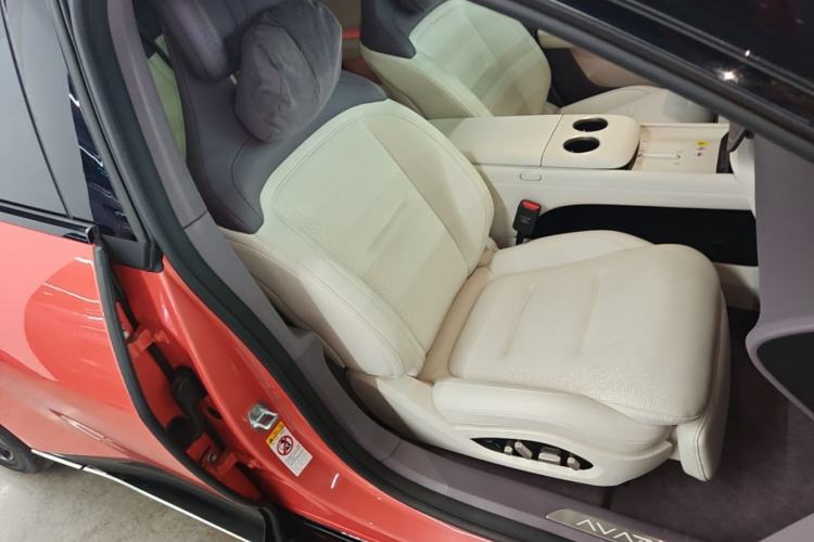 Used Avatr 06 2025 Pro Range-Extended Edition Right Front Seat