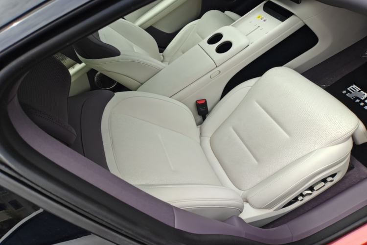 Used Avatr 06 2025 Pro Range-Extended Edition Right Front Seat