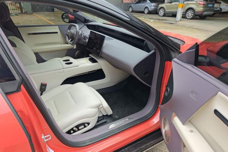 Used Avatr 06 2025 Pro Range-Extended Edition Right Front Seat