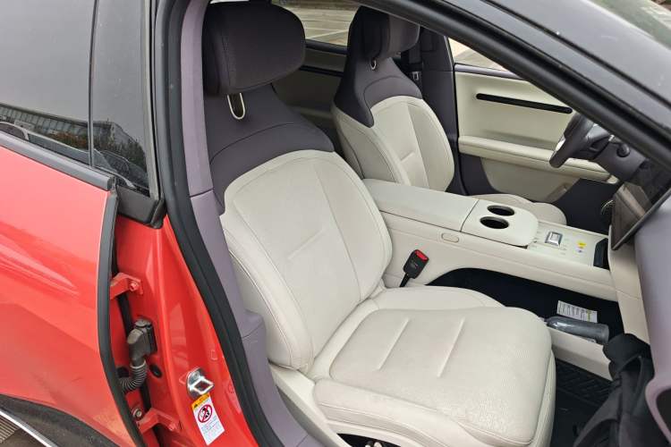 Used Avatr 06 2025 Pro Range-Extended Edition Right Front Seat