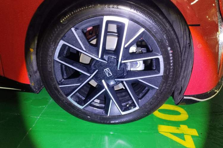 Used Avatr 06 2025 Pro Range-Extended Edition Right Front Wheel Hub
