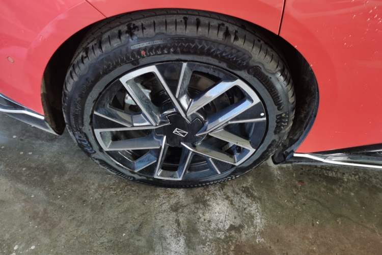 Used Avatr 06 2025 Pro Range-Extended Edition Right Rear Wheel Hub