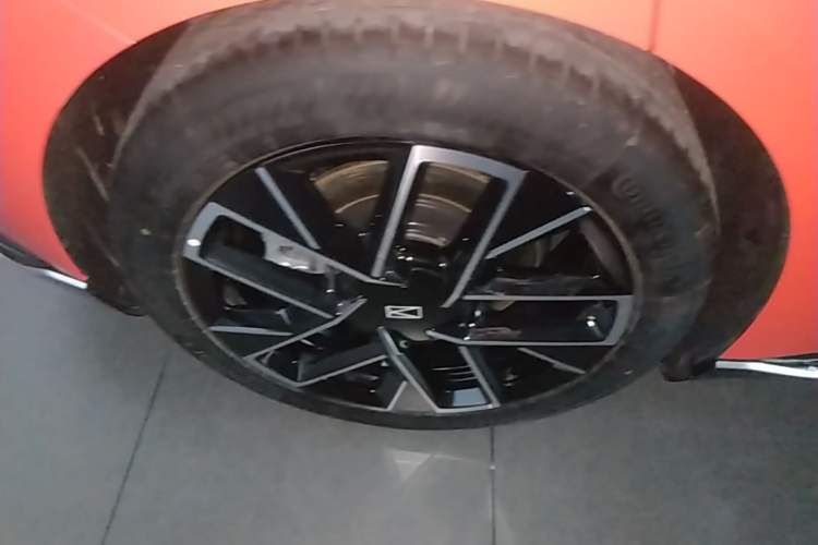 Used Avatr 06 2025 Pro Range-Extended Edition Right Rear Wheel Hub