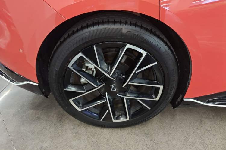 Used Avatr 06 2025 Pro Range-Extended Edition Right Rear Wheel Hub