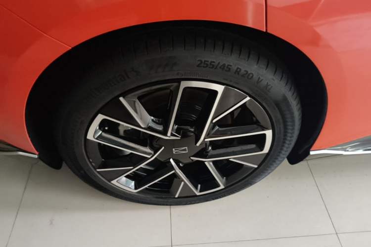 Used Avatr 06 2025 Max Extended-Range Edition Right Rear Wheel Hub
