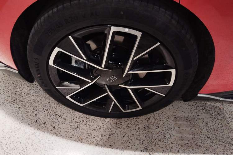 Used Avatr 06 2025 Pro Range-Extended Edition Right Rear Wheel Hub