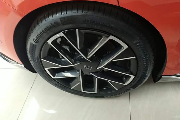 Used Avatr 06 2025 Pro Range-Extended Edition Right Rear Wheel Hub