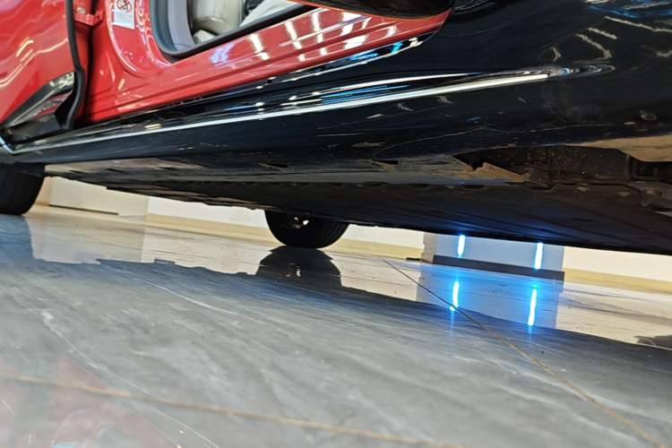 Used Avatr 06 2025 Pro Range-Extended Edition Right Side Sill