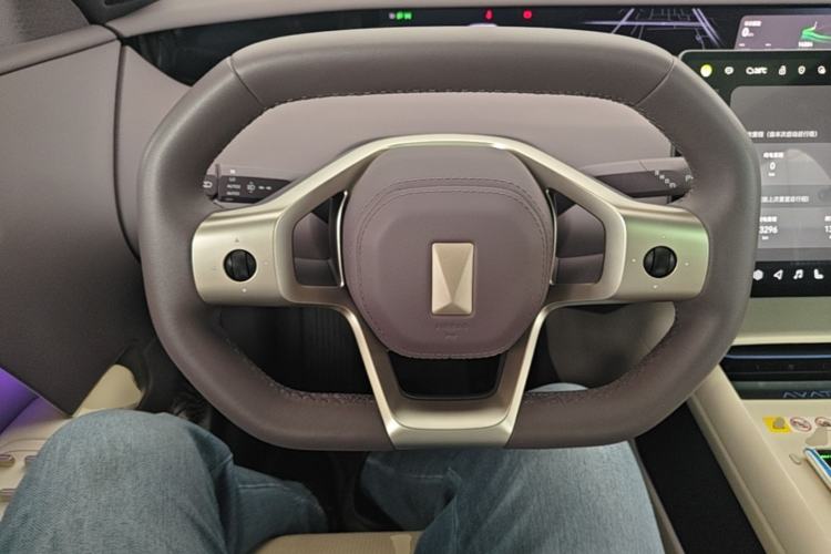 Used Avatr 06 2025 Pro Range-Extended Edition Steering Wheel
