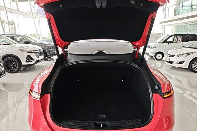 Used Avatr 06 2025 Pro Range-Extended Edition Trunk