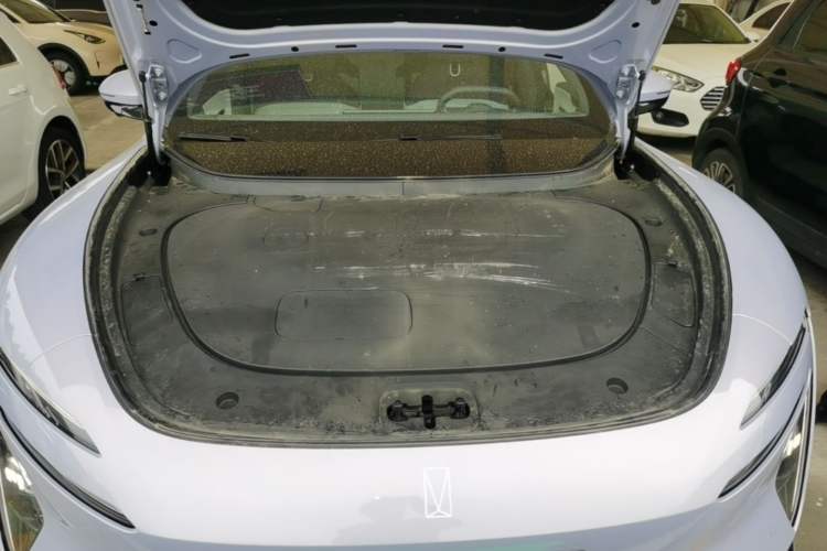 Used Avatr 06 2025 Pro Range-Extended Edition Engine Bay