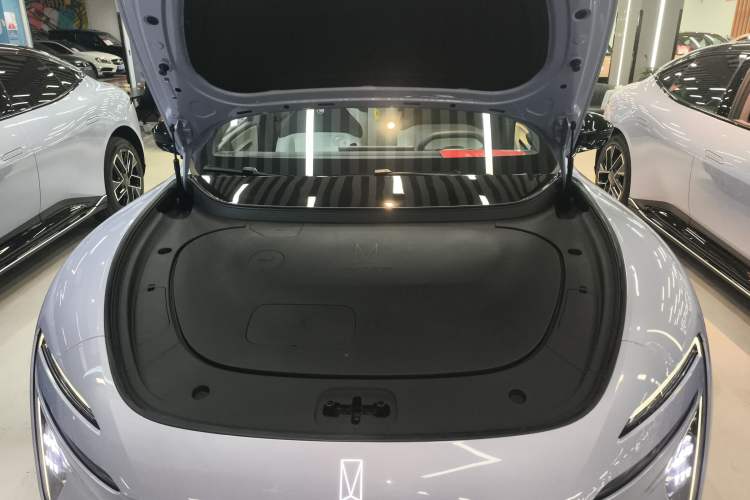Used Avatr 06 2025 Max Extended-Range Edition Engine Bay