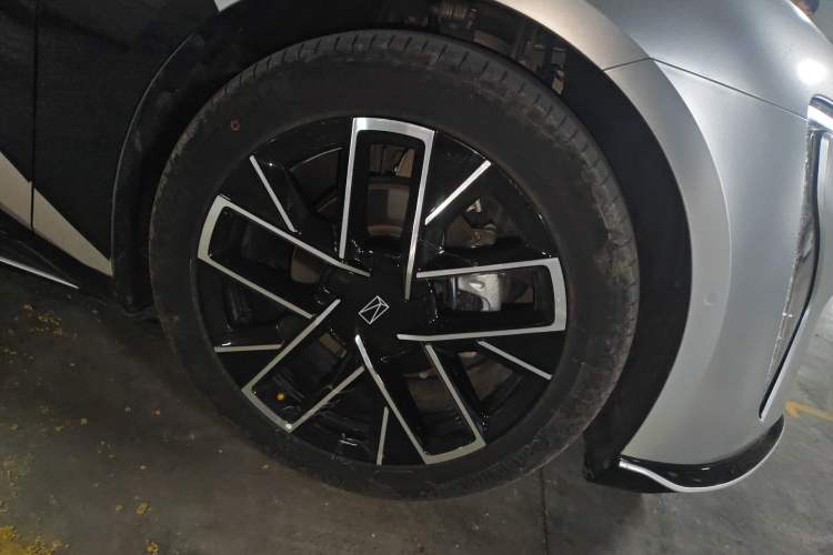 Used Avatr 06 2025 Max Extended-Range Edition Exterior 2