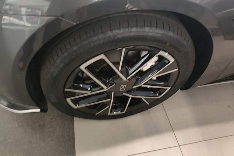 Used Avatr 06 2025 Ultra Pure Electric Edition Exterior 4