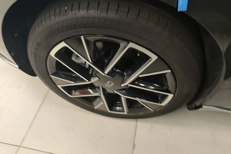 Used Avatr 06 2025 Ultra Pure Electric Edition Exterior 5
