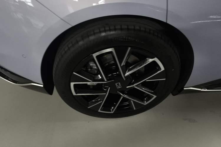 Used Avatr 06 2025 Max Extended-Range Edition Exterior 8