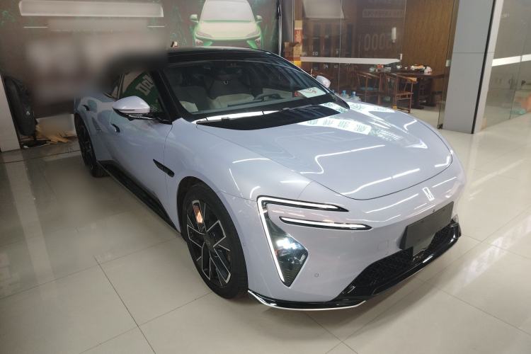 Used Avatr 06 2025 Pro Range-Extended Edition Front Right 45 Deg