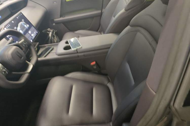 Used Avatr 06 2025 Ultra Pure Electric Edition Left Front Seat
